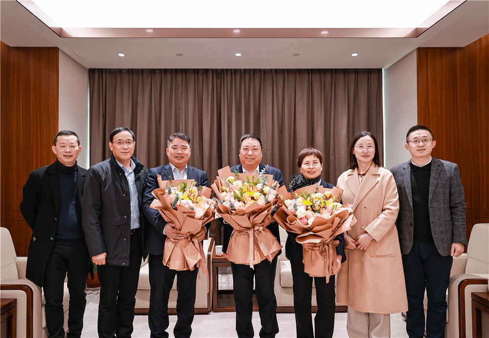 1710124769934762 桐乡政协主席陈林根慰问-网站新闻