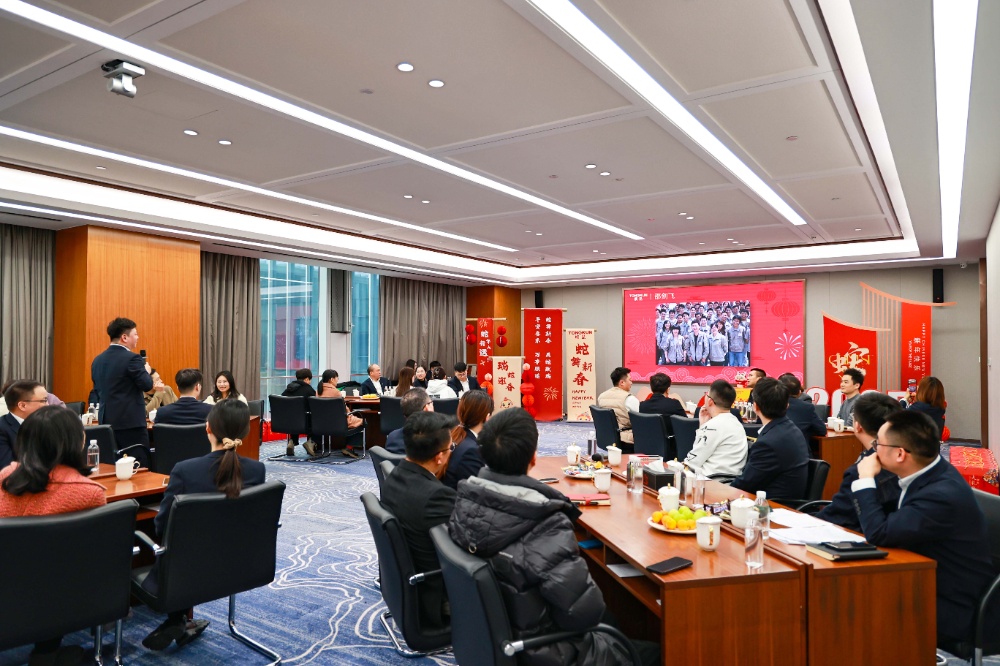 1738394955560102 新春谈话会-网站新闻8
