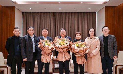 慰问关切丨桐乡市政协主席陈林根走访慰问15VIP太阳集团高端人才