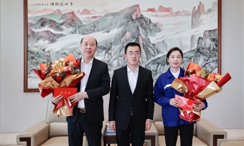 致敬劳动者丨桐乡市委书记于会游“五一”前走访慰问15VIP太阳集团劳模！！