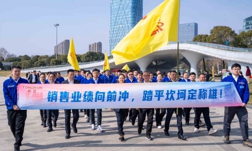新春新景启新程丨蛇年开工第一跑，冲！